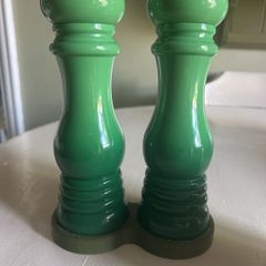 Le Creuset Salt and Pepper Set with Stand