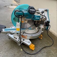 Makita LS1219L slide mitre saw with laser
