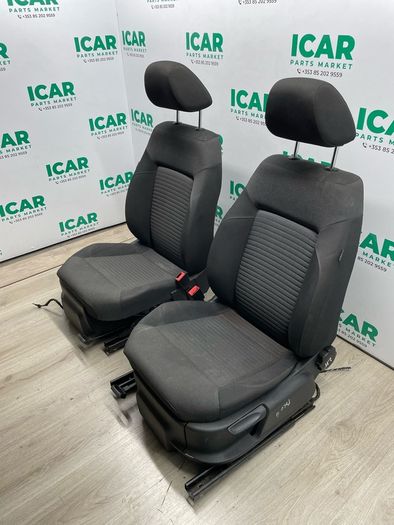 2011 Volkswagen Polo Front Seats