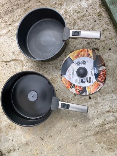 Two pans for delonghi airfryer.