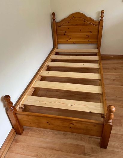 single beds x 2 (Mint Condition)