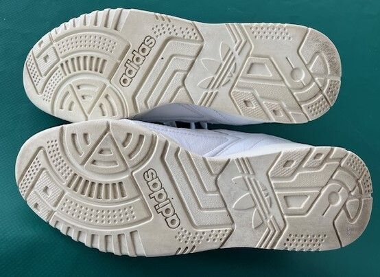 Adidas  AR Trainer. Marathon Running Shoe Sneaker Runners. Super Comfortable Light Weight Uk 6 Eu 39. In Pristine Condition.