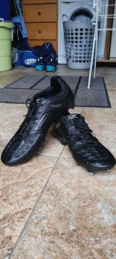 Concave football boots
