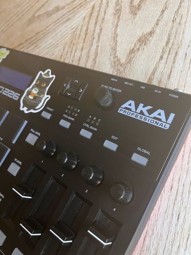 AKAI MPD 226 (like new) - PRO MIDI Pad Controller w/accessories