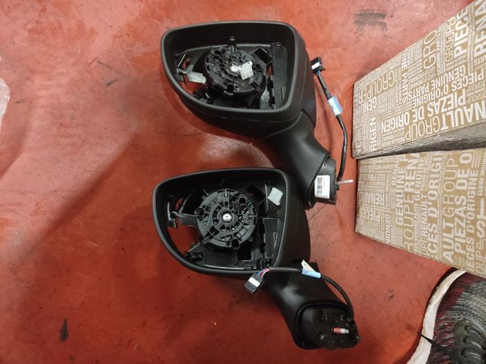 Renault Clio IV wing mirror unit (left)