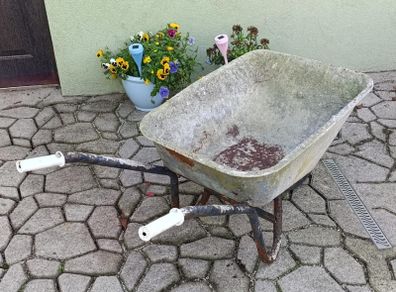 Heavy Duty Wheelbarrow . Good Used.