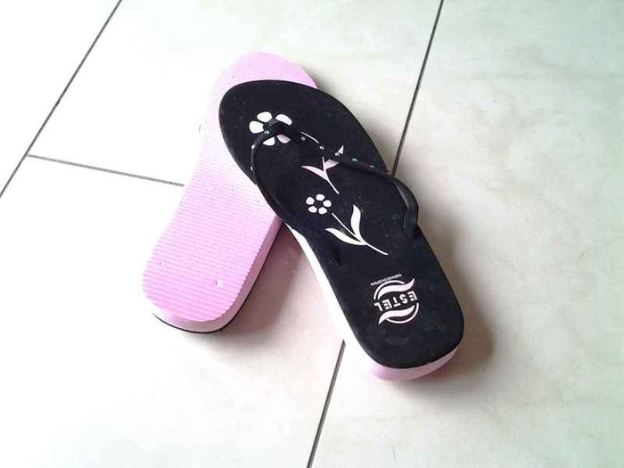 Black and Pink Flip-Flops with Diamantes;- Size 4