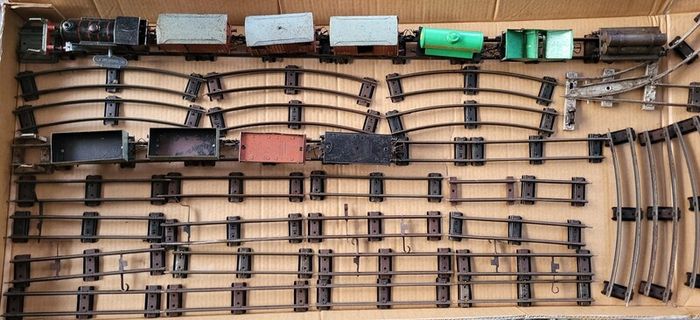 O gauge old clockwork train set