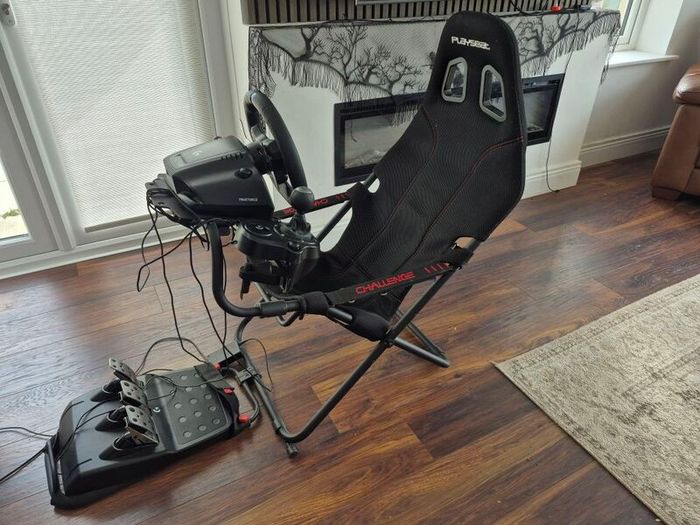 LOGITECH G923 Racing Wheel, Pedals & Driving Force Shifter - PS4, PS5 & PC