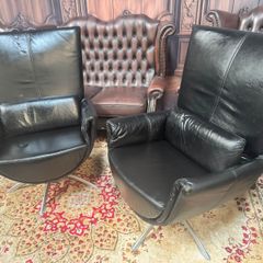 2x leather swivel