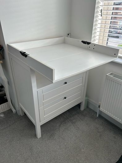 Baby changing unit