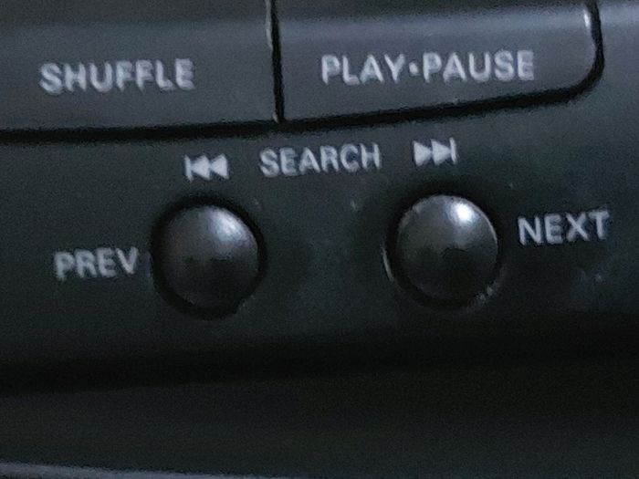 Philips Mini Hi-Fi System, Model FW 355C, 3 CD Changer, Radio and dual Tape Deck and 2 Lovely Philips speakers, in very Good Condition
