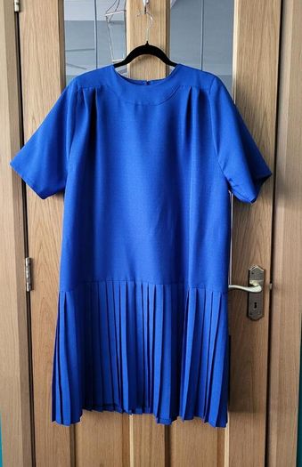 Royal blue dress suit, Size 20-22