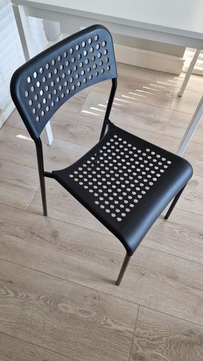 IKEA table, 75x75x74 with 2 chairs. Seat covers included for FREE!
