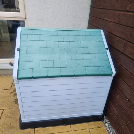 Dog kennel
