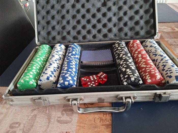 poker chips set