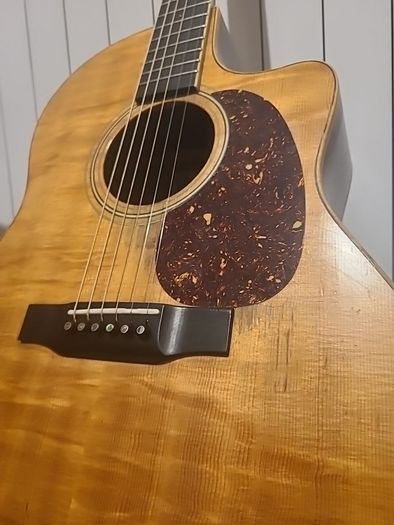 Larrivee LV03R