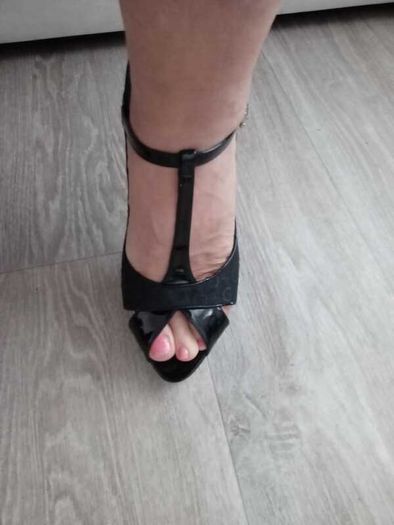 Guess heels