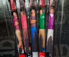 1 direction 5 collectable pencils in wrapping