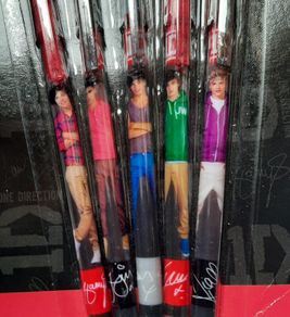 1 direction 5 collectable pencils in wrapping