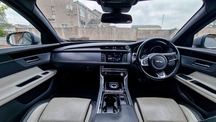 2016 Jaguar Xf | New Timing Chains & Service! | Excellent Condition | Full Leather | R-sport Prestige Luxury Trim
