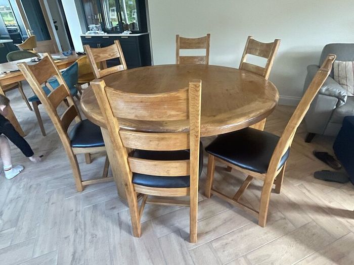 Round Table and 6 chairs
