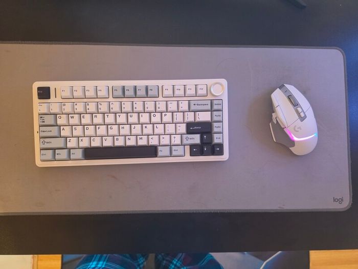 High End White build Gaming PC / streaming set up