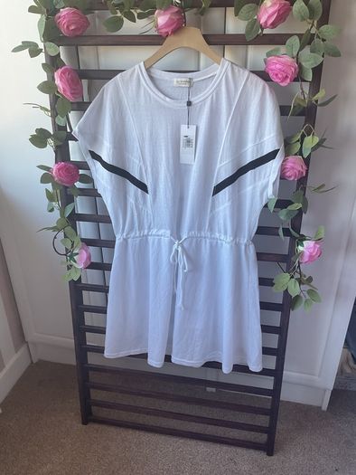 dress Bnwt Molly bracken white & black contrast dress sporty style