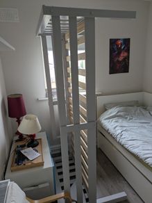 Bed of triple bunk