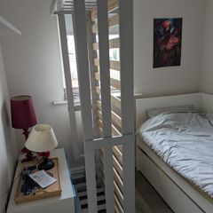 Bed of triple bunk