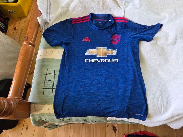 Manchester United Football Club Away Jersey 2016 to 2017 Medium Adult