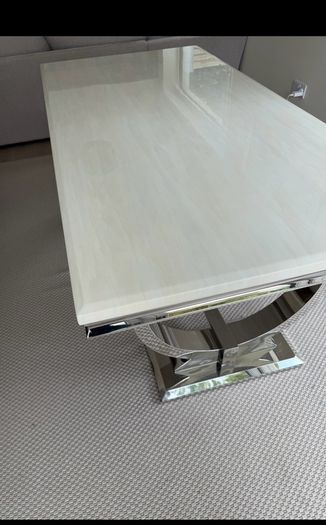 Stunning marble table like new