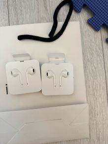 iPhone earphones (lightning connector)
