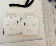 iPhone earphones (lightning connector)