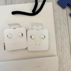iPhone earphones (lightning connector)