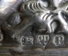 Antique Sterling  Silver hallmarked Repousse Clothes Brush 96,6g