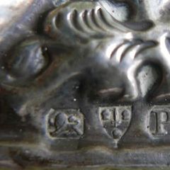 Antique Sterling  Silver hallmarked Repousse Clothes Brush 96,6g