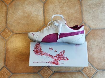 Pretty PUMA White & Pink Sneakers size 6