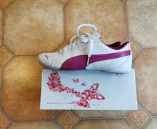 Pretty PUMA White & Pink Sneakers size 6