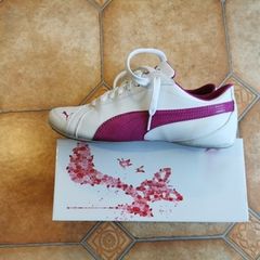 Pretty PUMA White & Pink Sneakers size 6