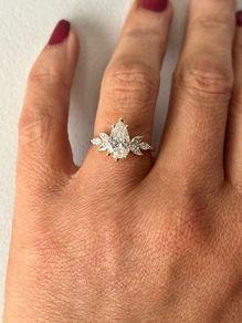 Brand new 18k diamond ring