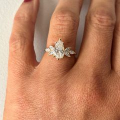 Brand new 18k diamond ring