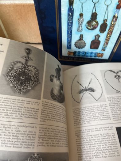 Collectors Encyclopedia of Antiques by Phoebe Phillips
