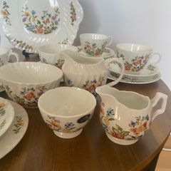 Tea Set Ansley Garden Pattern 21 piece, plus 2 jugs, 2 sugar bowls