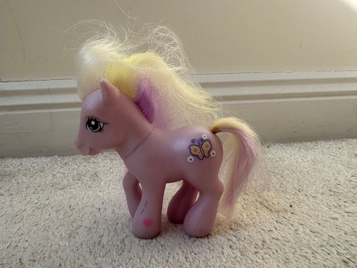 My Little Pony G3 Fluttershy 2002 Butterfly Used Please see pictures