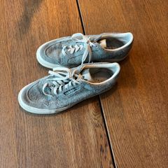 Adidas shoes size 44, 10