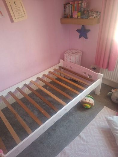 girls single bed