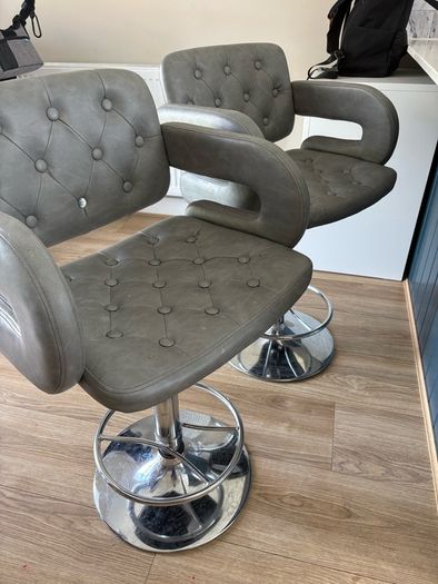 bar stool