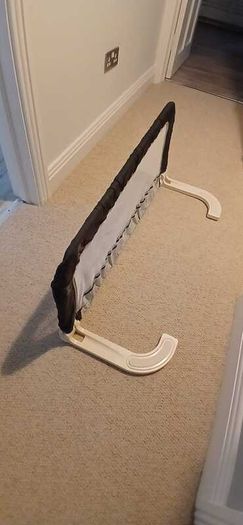 Bed guard rail safety protector