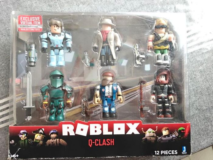Roblox Q-Clash 12 Piece Figure Set